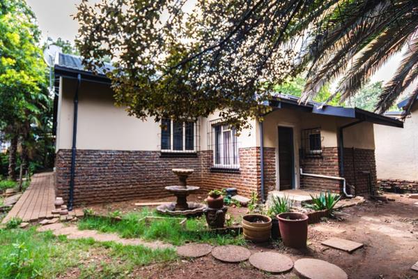 Welcome to this charming 5-bedroom, 4.5-bathroom home for rent, nestled in the peaceful and sought-after area of Waterkloof Ridge. ...