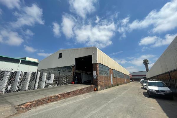 1,100sqm warehouse with yard for sale in Jet Park at R11,500,000.00 ex VAT.

This is a secure free-standing and well-maintained ...