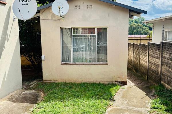 2 Bedroom Garden Cottage – Venn Road, Nelspruit Ext. 2
NO LOADSHEDDING in the area
2 ...