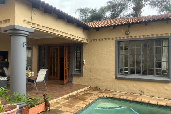 FURNISHED SPACIOUS garden cottage 
Open plan lounge / dining room
Lovely patio and built in braai at the pool.
Kitchen with a separate ...