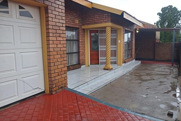 The house is located near the popular main road and schools and Seshego Circle Shopping Mall..

The house has:

4 BEDROOMS.
Main ...