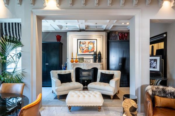 This stunning apartment, set in a prime location, combines European city living with the timeless elegance of the American Hamptons ...