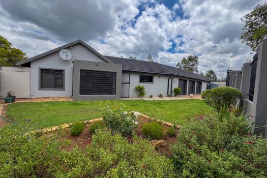 4 Bedroom House for sale in Brackendowns