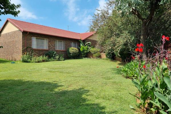 Family home in green area awaiting the perfect family.
This face brick property is situated close to school and the Highveld ...