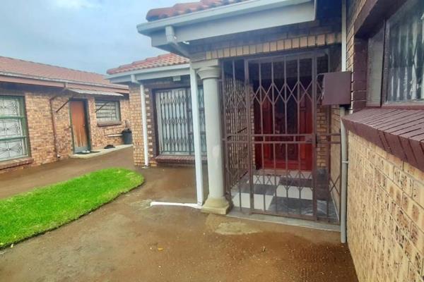 3 bedroom house for sale at Embalenhle with Double garage! 

Experience the ultimate in family living in this stunning 3 bedroom ...