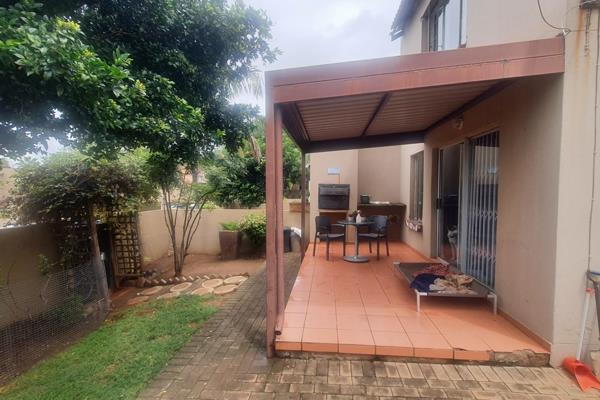 New on the market !!
Lock up and go townhouse to rent in Cashan Heights. Bedrooms 2 with 2 En Suites, open plan living area, kitchen ...