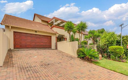 4 Bedroom House for sale in Kyalami Glen Estate