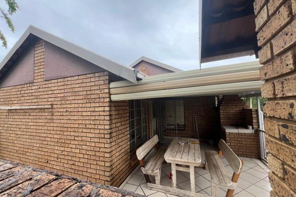 Spacious 3-bedroom, 2-bathroom townhouse with enclosed patio &amp; built-in braai within a sought-after complex in Eldoraigne!

This ...