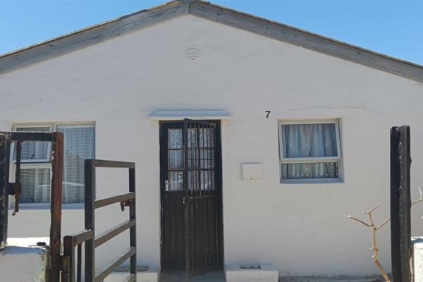 ** Exclusive Mandate by Beukes Realty ** 

This freestanding, family home is situated in Seawinds. 

It offers easy access to ...