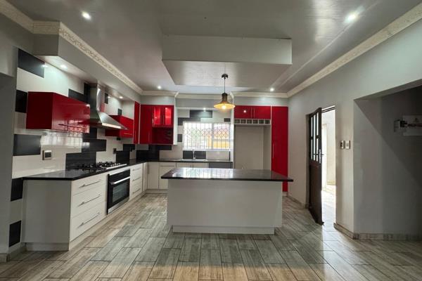 This stylish apartment offers:
3 spacious Bedrooms with ample storage
an Open-plan Kitchen with a gas stove and a cozy Lounge ...