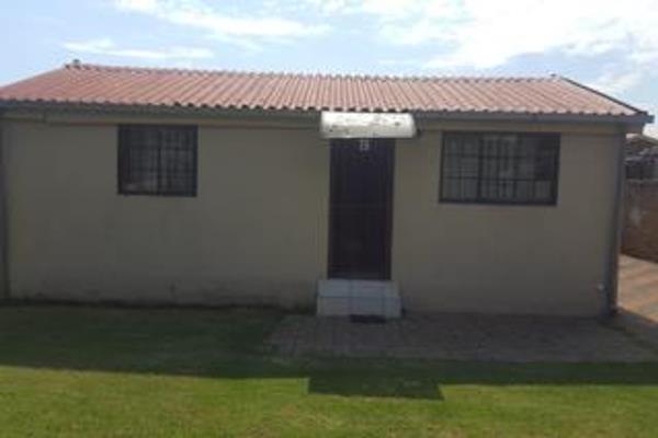 2 bedrooms 1 bathroom house available in Eldorado Park Ext.2(klein2) with a lounge, kitchen for R5200 including water, electricity is ...