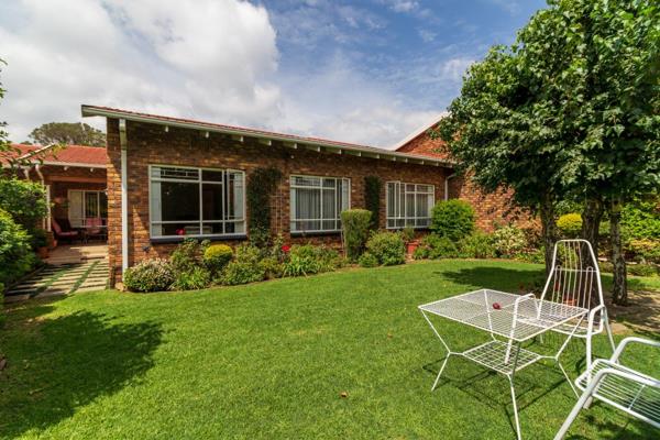 This charming, north facing facebrick simplex is nestled in a peaceful neighbourhood and offers a comfortable and secure living space ...