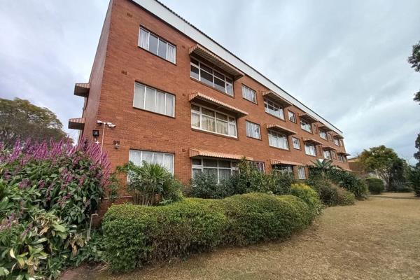 Unit available in a beautifully, maintained complex in Scottsville. This modern unit is large and inviting with a fully fitted, retro ...