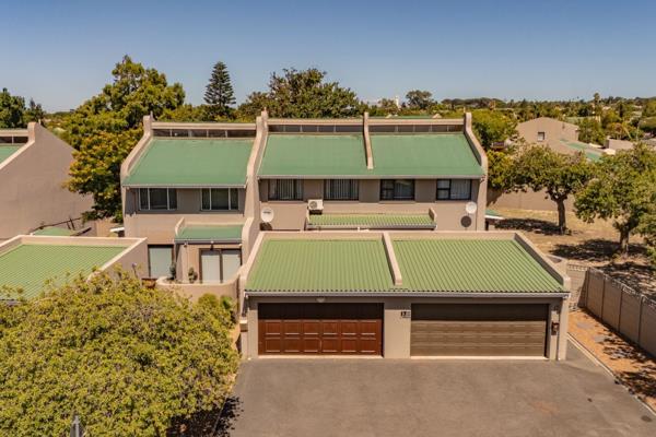 This beautifully designed three-bedroom townhouse in Oakglen offers a perfect blend of comfort, style, and practicality. The main ...