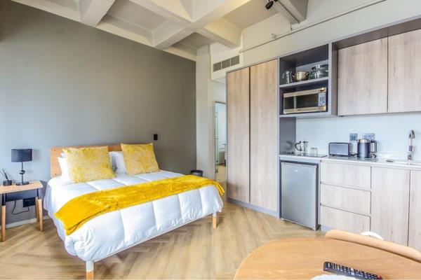 This modern studio apartment located on the 15th floor of the One Thibault Square building is strategically situated in Cape Town ...