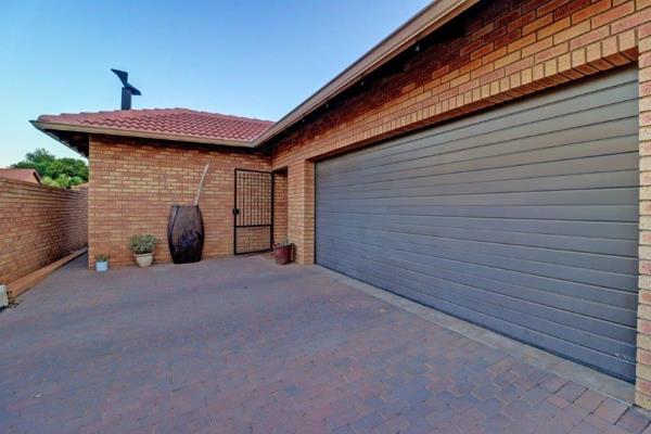 Prime property! Prime location! Exclusive to Apple Property.

Beautiful &amp; meticulously single storey home in sought after, secure ...