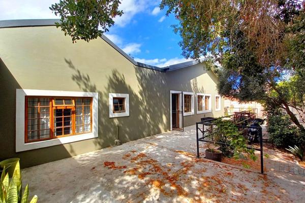 Situated on a quiet street in Oudtshoorn South, this expansive seven-bedroom home offers the perfect balance of comfort, versatility ...