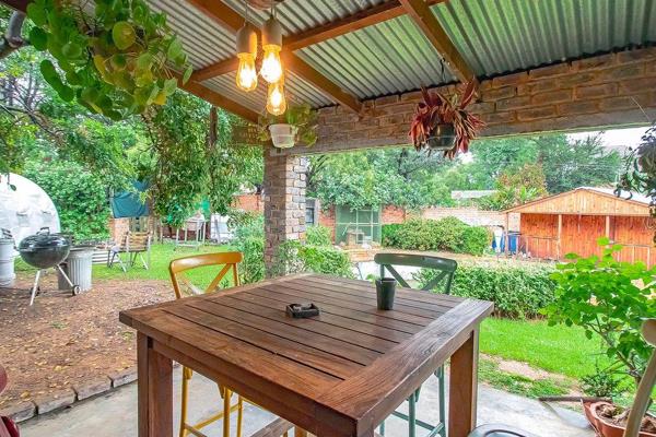 SOLE AND EXCLUSIVE MANDATE

This charming, rustic three-bedroom home is set on a spacious, well-maintained stand in the highly ...