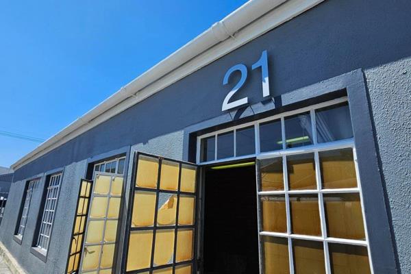 Small warehouse to rent in a secure complex in Parow East. The warehouse is currently ...