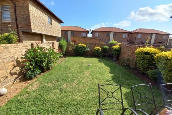 Neat unit available in secure estate!
This unit offers the following:
3 x bedrooms with built in cupboards
2 x bathrooms. ( 1 x shower ...