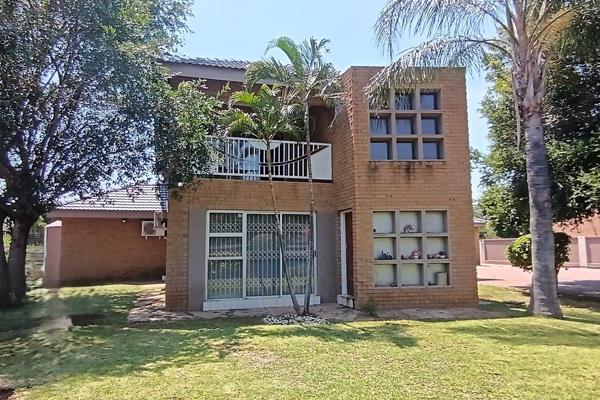 Exclusive Sole Mandate.
A seven-bedroom house well-situated in Chroompark, Mokopane with easy access to the main roads and other ...