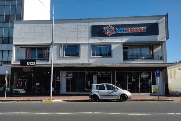 Spacious 1 bedroom flat on top of Mr Tekkie in Lady Grey street, Paarl.  Lounge, Kitchen ...