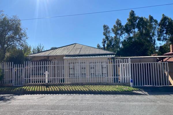 This is amazing, very homely!

Situated in the sought after area of West Turffontein, this beautiful property is just on the side of ...