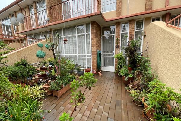 Secure complex with excellent maintenance has a spacious duplex up for grabs. Situated ...