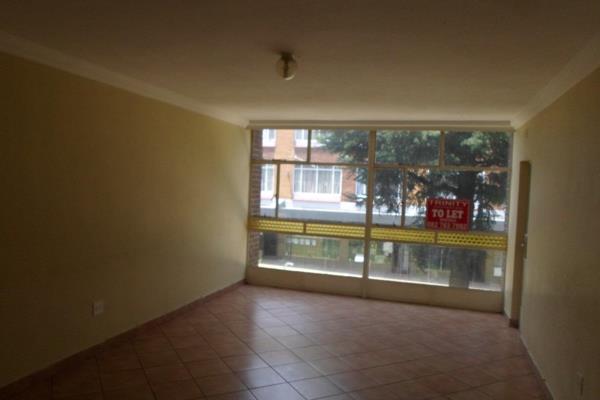 Large Apartment to let in Elspark

2 Fully Tiled Bedrooms with built in Cupboards,
1 ...