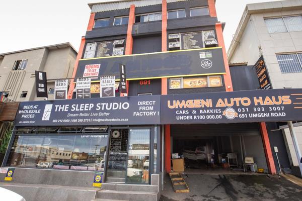 ?? Earn R100,000 Per Month | Prime Investment Opportunity

An exceptional chance to own a high-yield commercial property! This 375m2 ...