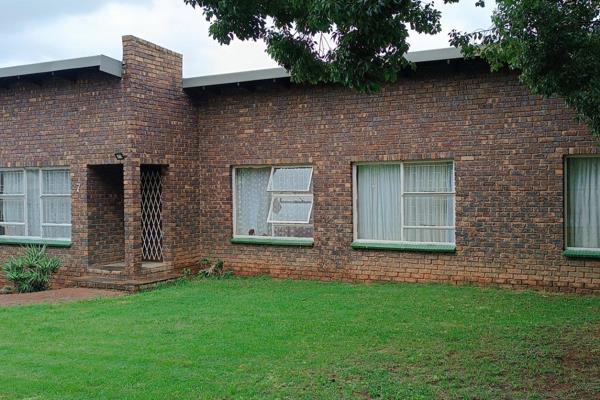 Basic three bedroom face brick house for sale in Riamarpark Bronkhorstspruit. Positioned well within the area, quiet neighbourhood. The ...