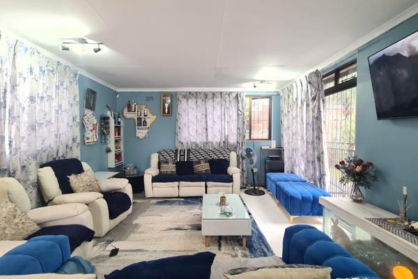 Stunning 3-Bedroom Home with Study &amp; Separate Bachelor Room in Kensington, Johannesburg
Discover this spacious and versatile home ...