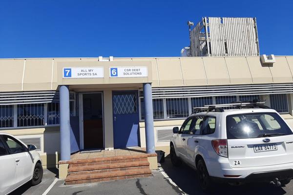 Wynberg - 91m&#178; refurbished, office suite with ample parking 

Fully air-conditioned
Direct access to patio to enjoy the ...