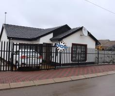 House for sale in Mohlakeng