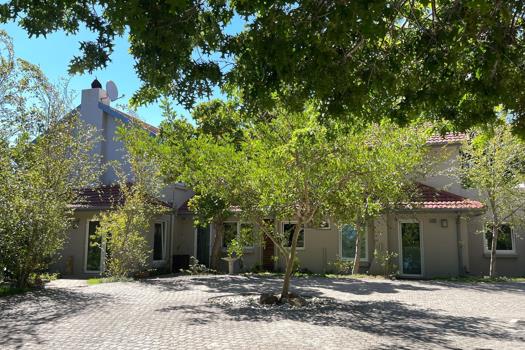 4 Bedroom House for sale in Constantia