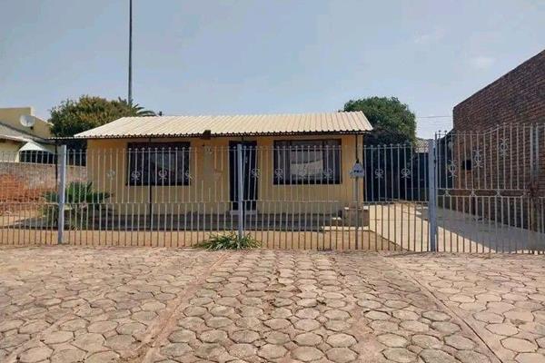 SOSHANGUVE BLOCK H 2-BEDROOM HOME FOR SALE
Price: R499,000
Location: Soshanguve Block ...