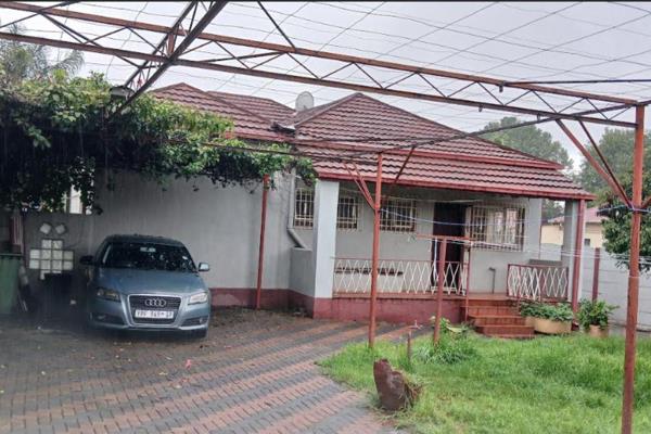 Calling on all investors for this profit generating property of alomost R20 000 per ...