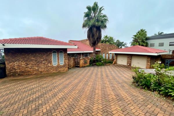 Nestled atop the hill in the sought-after Waterkloof Glen, within the secure Constantia Glen Security Village, this charming home ...