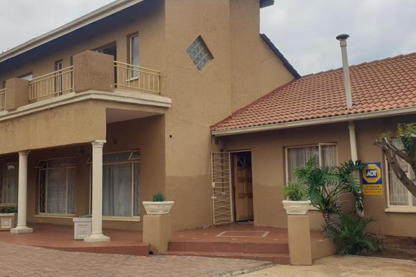 Six bedroom home | two garages and covered parking | staff accommodation | sparkling ...