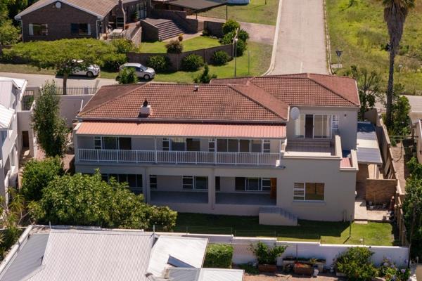 JOINT MANDATE
Well-maintained north facing family home in Plettenberg Bay, a perfect blend of comfort and functionality with stunning sea views. This spacious home, designed for family living and entertaining. Offers ultimate ...