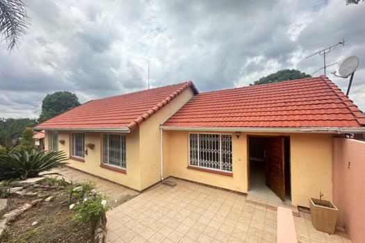 3 Bedroom House for sale in Weltevreden Park