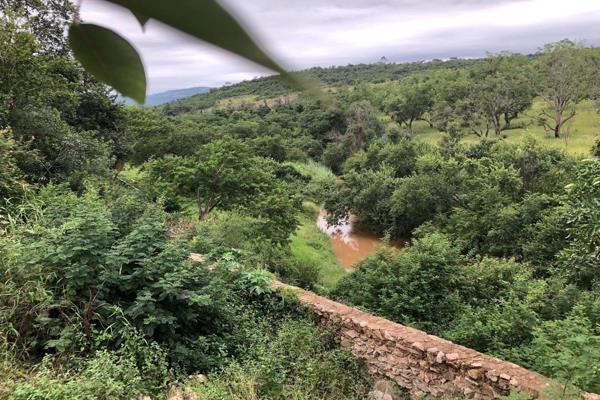 Located in a highly sought-after neighborhood, this tranquil 700m&#178; plot is surrounded by nature and offers stunning river views. ...