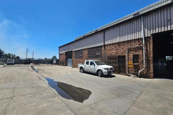 Unlock the potential of your business with this 412m2 industrial unit, ideally located ...