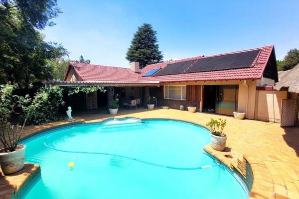 This charming four-bedroom, two-bathroom home in Morehill, Benoni, offers a perfect blend of comfort, style, and entertainment space. ...