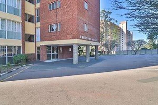 Presenting this hot property just listed in the sought after complex in Pinetown, if you are a student looking for your first property ...