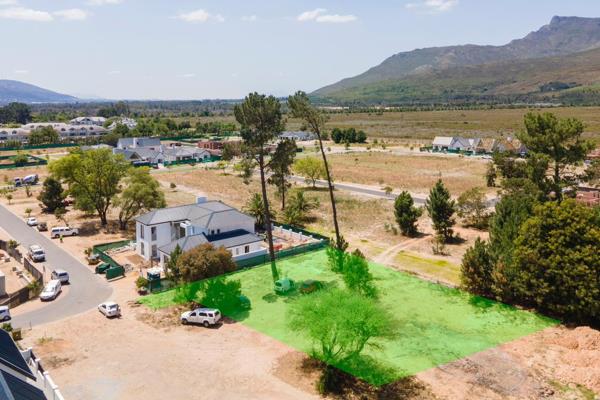 Pearl Valley Estate 
Prime location in the Acres.
South Facing
Mountain Views