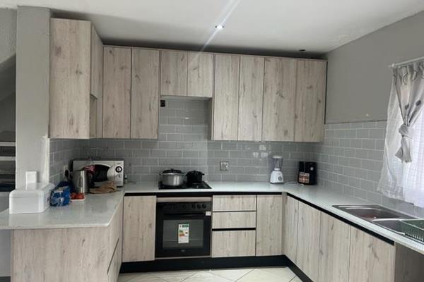 What a stunning property! Ideal for first time buyers!

The property comprises:

Downstairs;

Stunning and modern kitchen
Guest ...