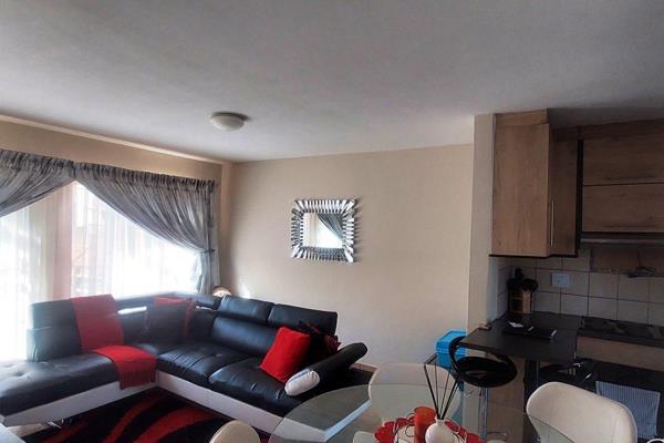 This ground floor apartment offers the following
Two bedrooms
Two bathrooms
Kitchen
Lounge and dining area

Communal braai and ...