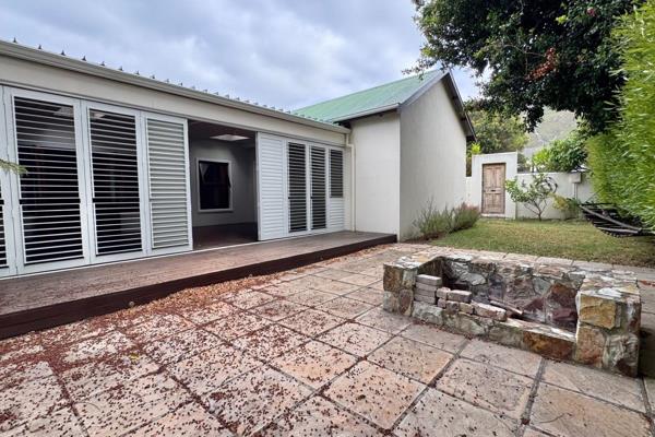 Nestled in the tranquil surroundings of Onrus, Hermanus, this stunning home offers the ...