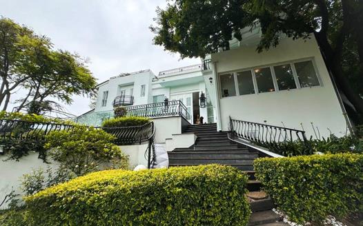 7 Bedroom House for sale in Waterkloof Heights